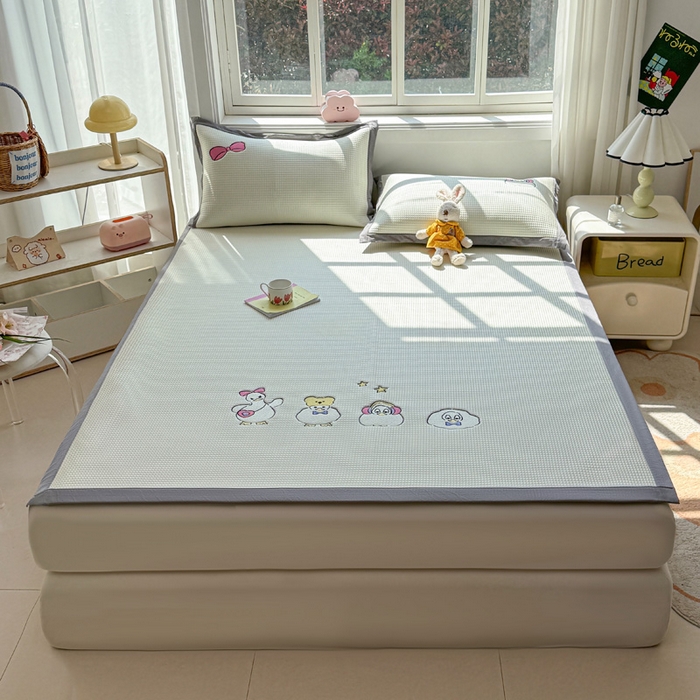 91家纺网 家纺一手货源 找家纺 凯罗 2026新款华夫格凉泡泡绣花凉席席子-床席款 快乐吖