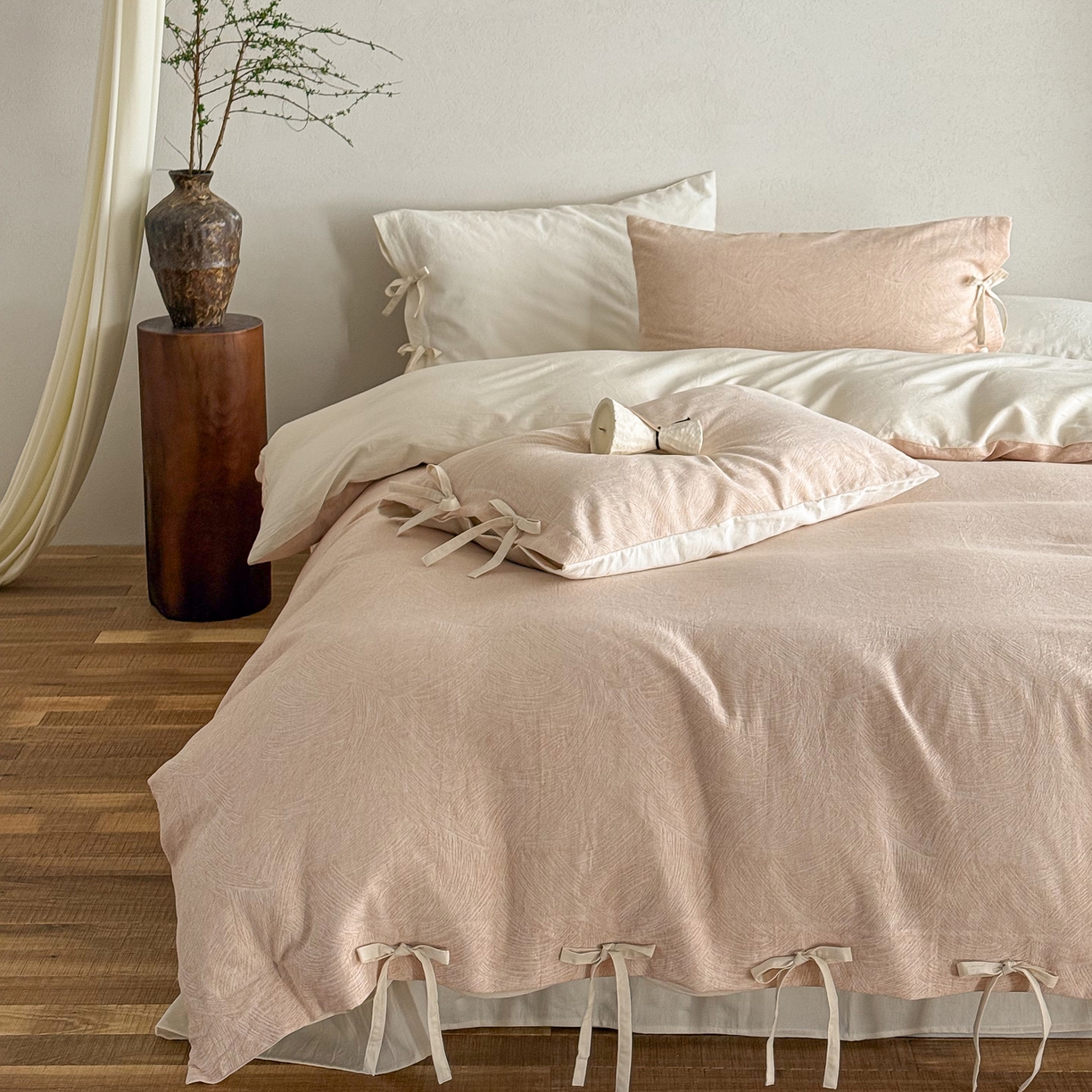 91家纺网 家纺一手货源 找家纺 华超针织 2026新款全棉三层纱提花四件套 伯尔纳-黄