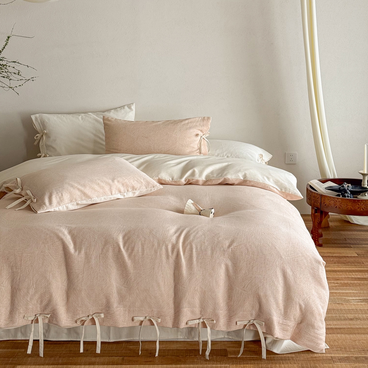 91家纺网 家纺一手货源 找家纺 华超针织 2026新款全棉三层纱提花四件套 伯尔纳-黄