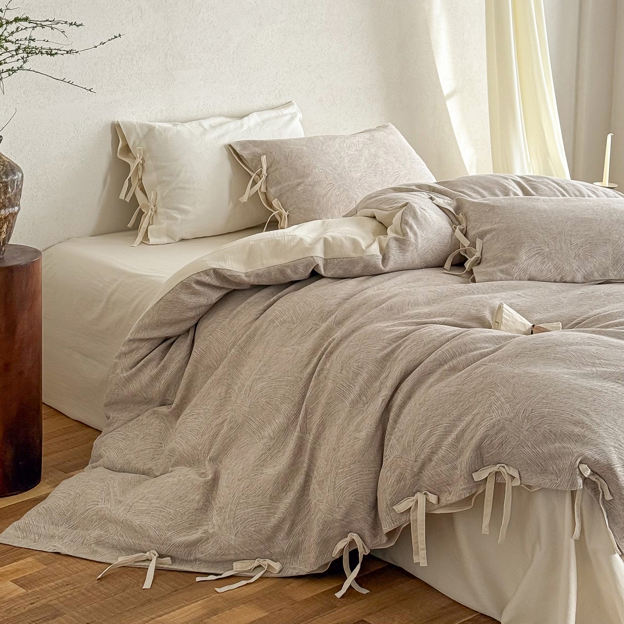 91家纺网 家纺一手货源 找家纺 华超针织 2026新款全棉三层纱提花四件套 伯尔纳-卡其