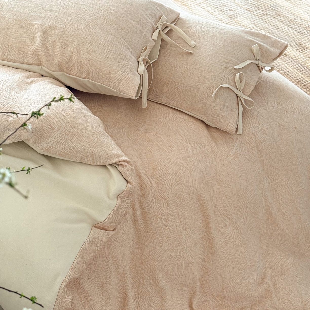 91家纺网 家纺一手货源 找家纺 华超针织 2026新款全棉三层纱提花四件套 伯尔纳-黄