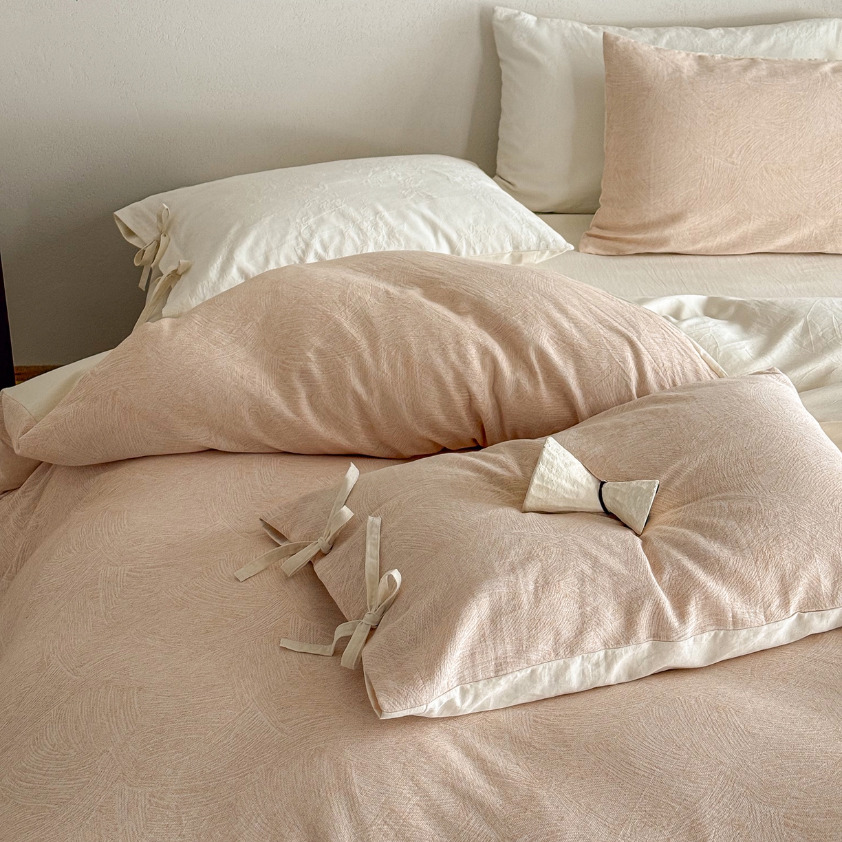 91家纺网 家纺一手货源 找家纺 华超针织 2026新款全棉三层纱提花四件套 伯尔纳-黄