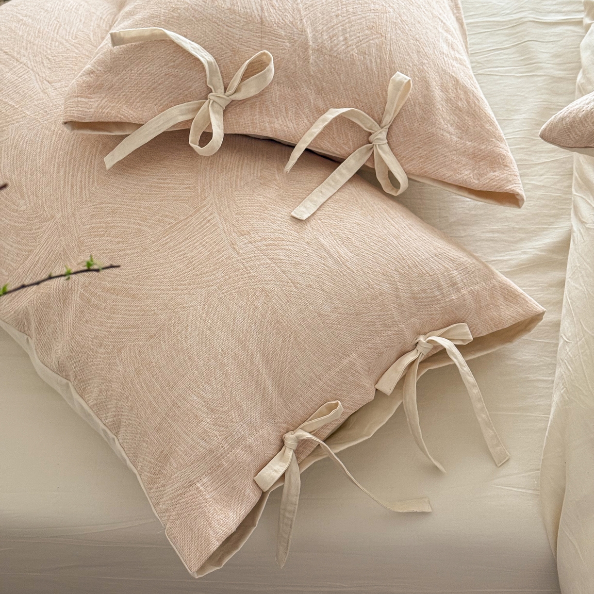 91家纺网 家纺一手货源 找家纺 华超针织 2026新款全棉三层纱提花四件套 伯尔纳-黄