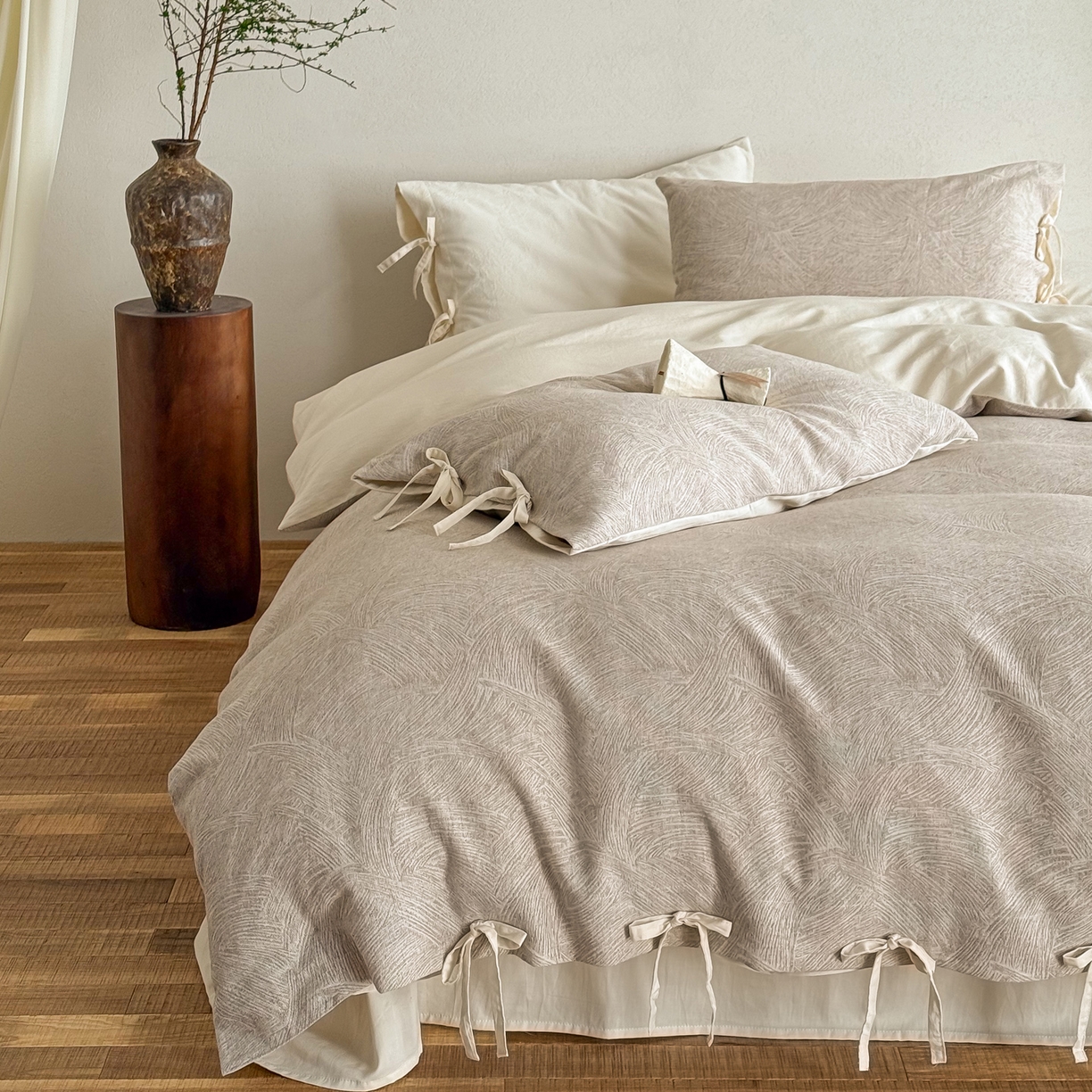 91家纺网 家纺一手货源 找家纺 华超针织 2026新款全棉三层纱提花四件套 伯尔纳-卡其