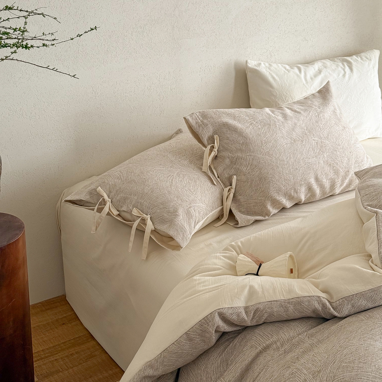 91家纺网 家纺一手货源 找家纺 华超针织 2026新款全棉三层纱提花四件套 伯尔纳-卡其