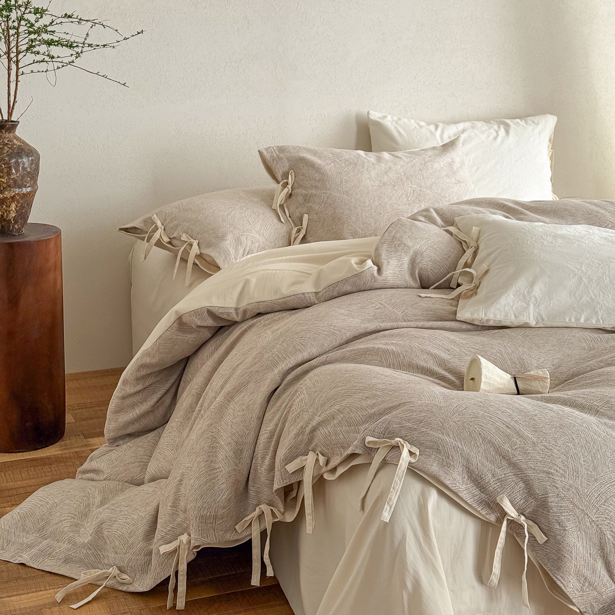 91家纺网 家纺一手货源 找家纺 华超针织 2026新款全棉三层纱提花四件套 伯尔纳-卡其