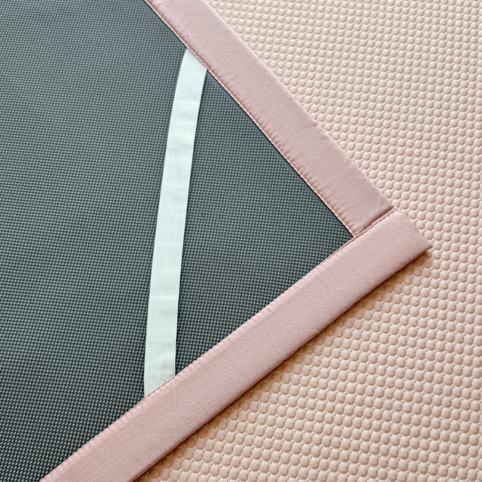 91家纺网 家纺一手货源 找家纺 凯罗 2026新款华夫格凉泡泡绣花凉席席子-床席款 乐享狂嗨-粉