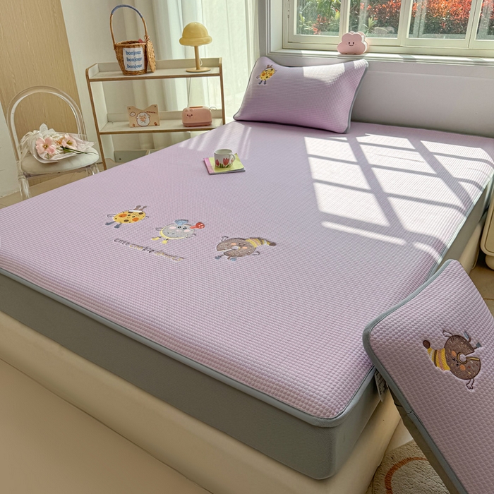 91家纺网 家纺一手货源 找家纺 凯罗 2026新款华夫格凉泡泡绣花凉席席子-床笠款 乐享狂嗨-紫