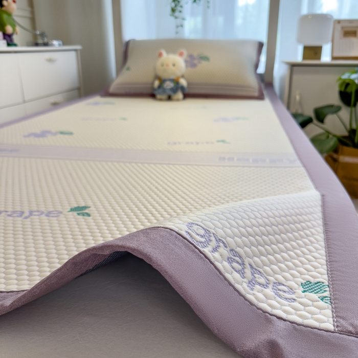 91家纺网 家纺一手货源 找家纺 凯罗 2026新款A类凉豆豆学生宿舍用床席可水洗凉席席子床席款 紫气东来-床席款