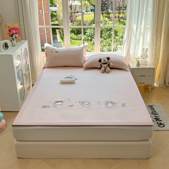 91家纺网 家纺一手货源 找家纺 凯罗 2026新款华夫格凉泡泡绣花凉席席子-床席款 猫仙子