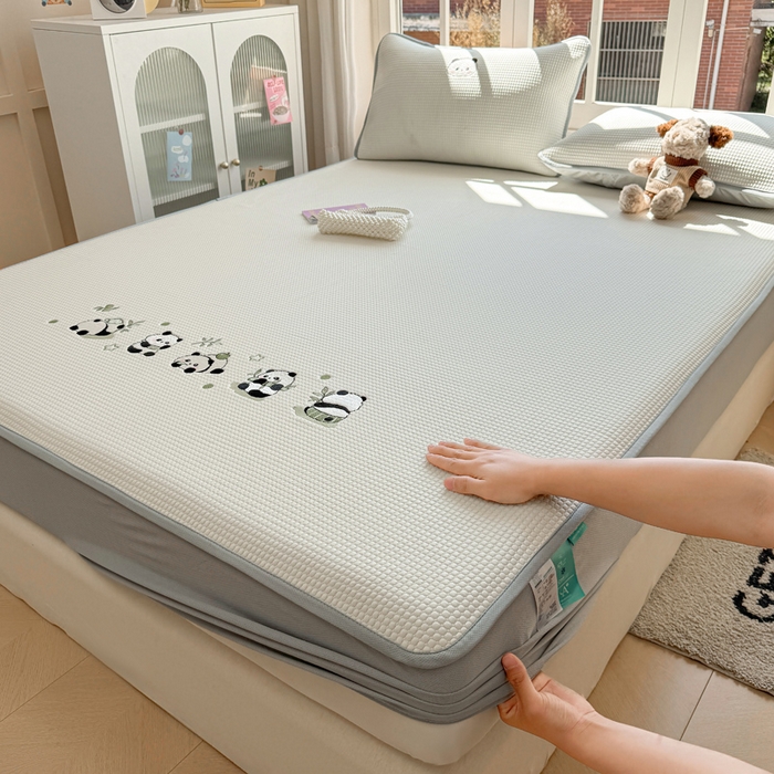 凯罗 2026新款华夫格凉泡泡绣花凉席席子-床笠款 奶熊兜兜