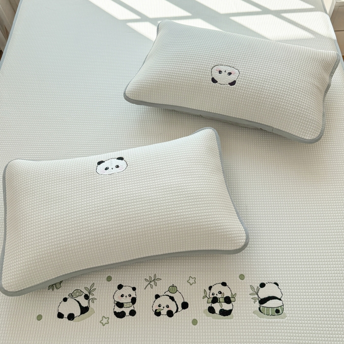 91家纺网 家纺一手货源 找家纺 凯罗 2026新款华夫格凉泡泡绣花凉席席子-床笠款 奶熊兜兜