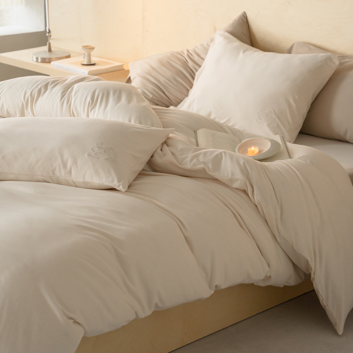 91家纺网 家纺一手货源 找家纺 华超针织 2026新款全棉天竺棉针织刺绣四件套-猪事顺利 猪事顺利-米白