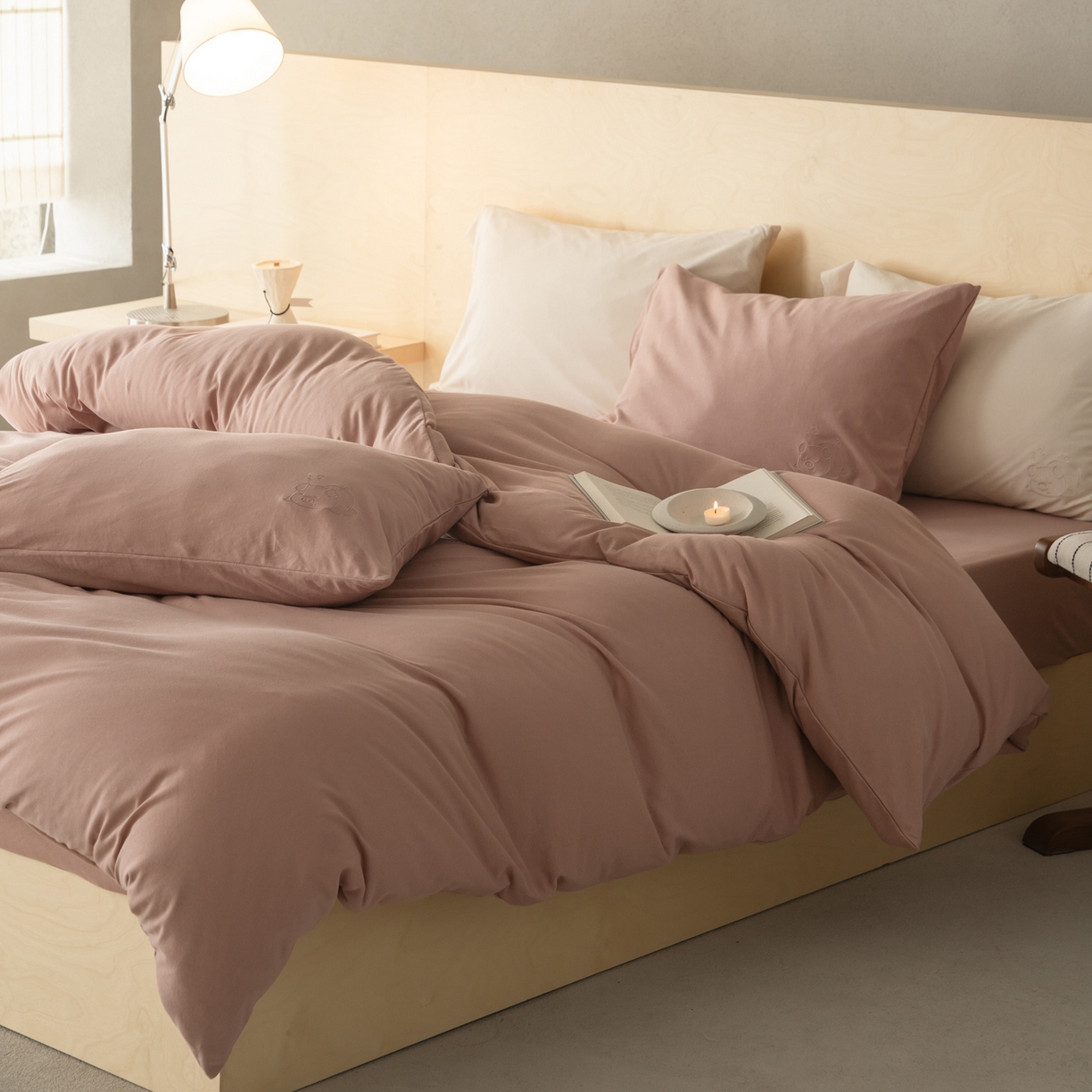 91家纺网 家纺一手货源 找家纺 华超针织 2026新款全棉天竺棉针织刺绣四件套-猪事顺利 猪事顺利-紫粉