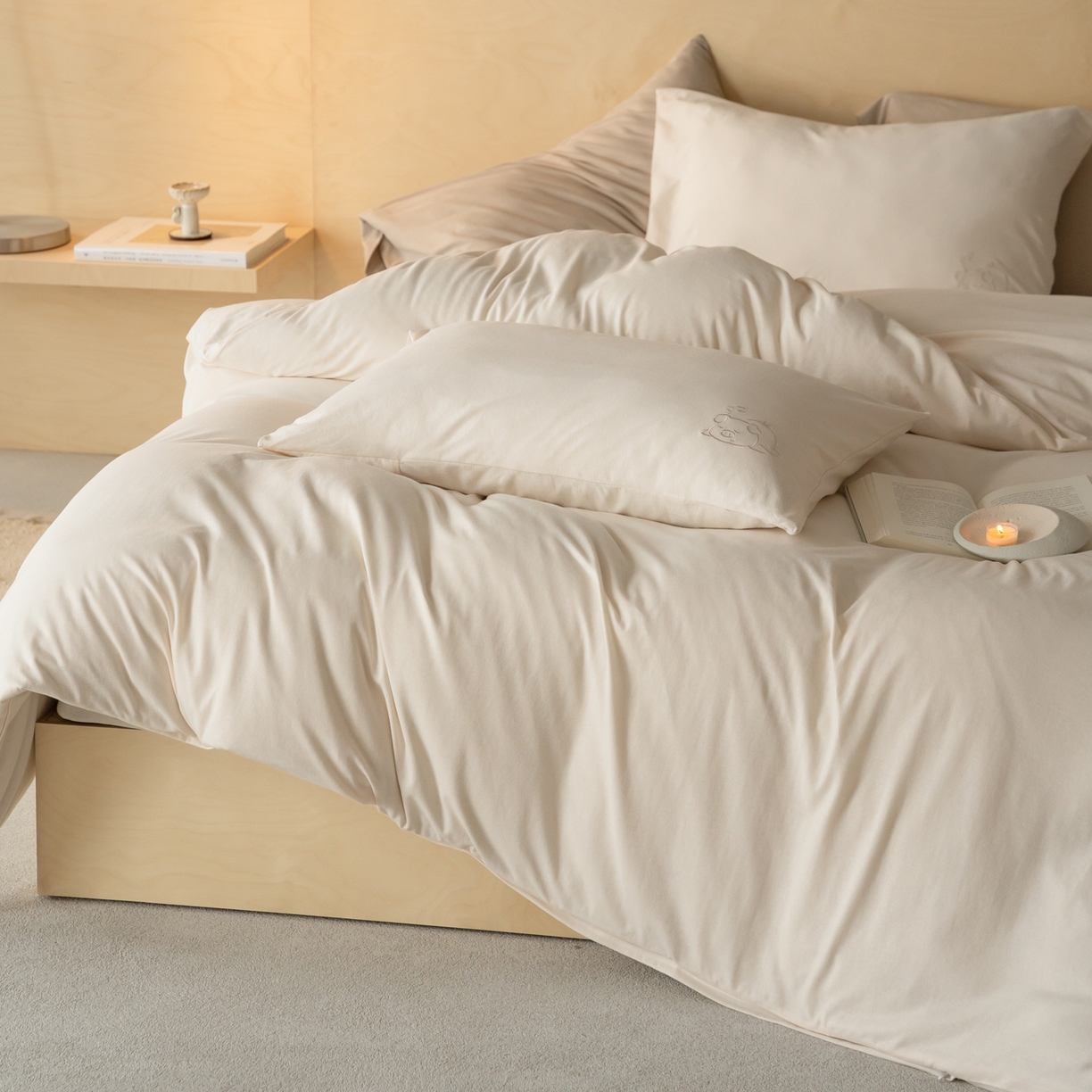 91家纺网 家纺一手货源 找家纺 华超针织 2026新款全棉天竺棉针织刺绣四件套-猪事顺利 猪事顺利-米白