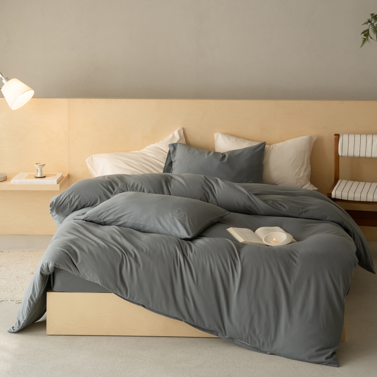 91家纺网 家纺一手货源 找家纺 华超针织 2026新款全棉天竺棉针织刺绣四件套-猪事顺利 猪事顺利-深灰