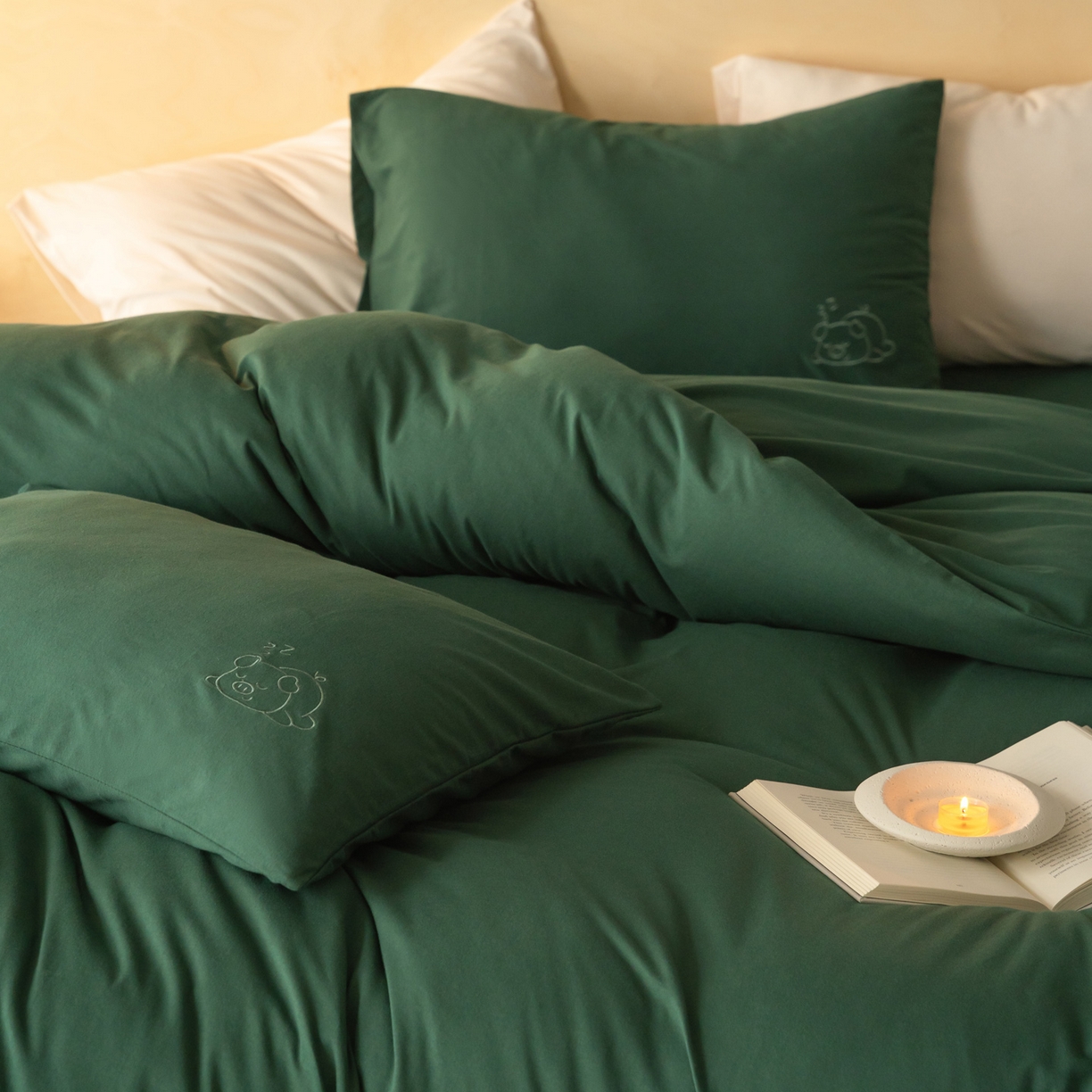 91家纺网 家纺一手货源 找家纺 华超针织 2026新款全棉天竺棉针织刺绣四件套-猪事顺利 猪事顺利-墨绿