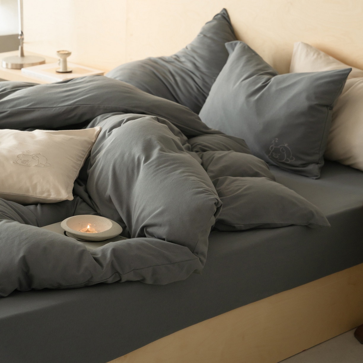 91家纺网 家纺一手货源 找家纺 华超针织 2026新款全棉天竺棉针织刺绣四件套-猪事顺利 猪事顺利-深灰