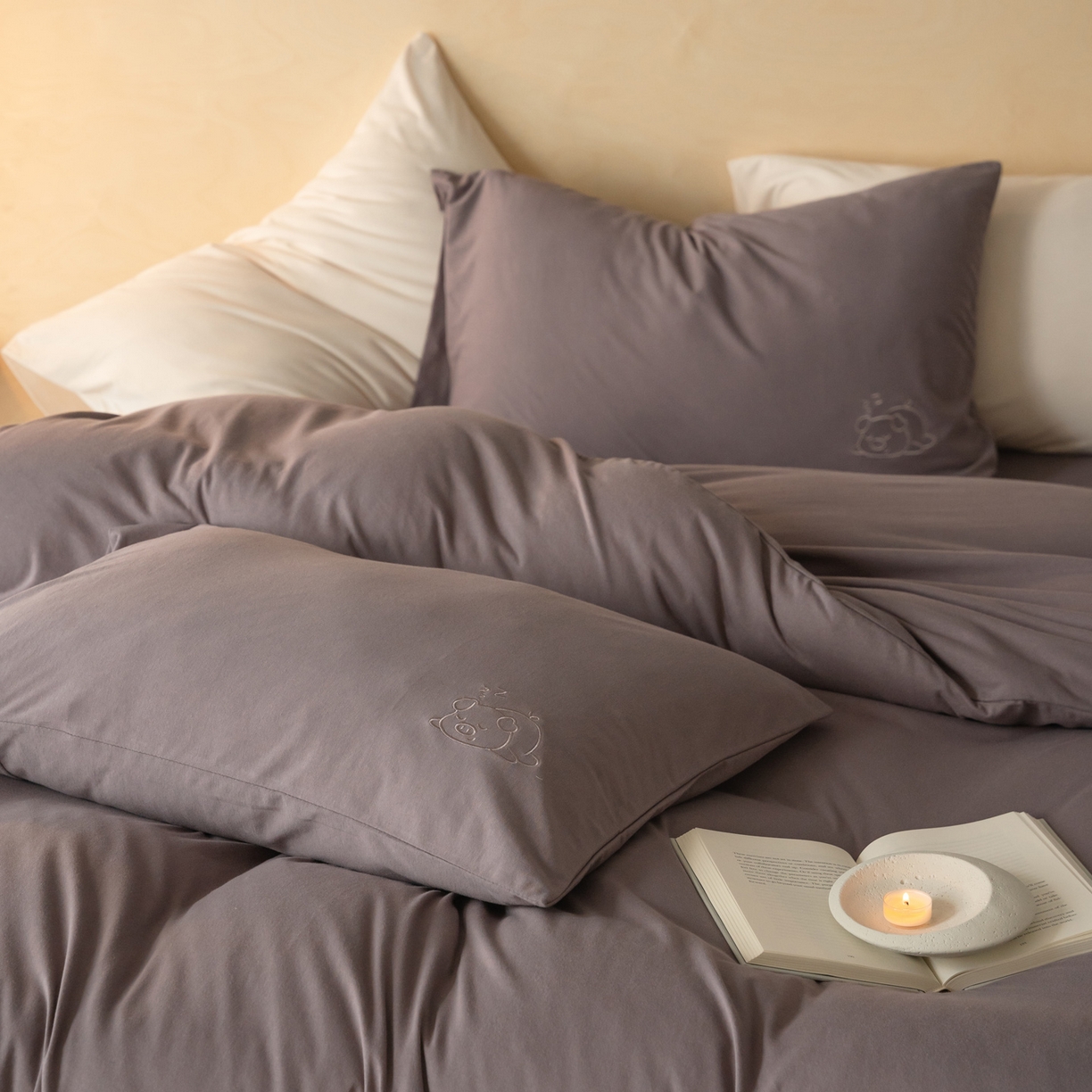 91家纺网 家纺一手货源 找家纺 华超针织 2026新款全棉天竺棉针织刺绣四件套-猪事顺利 猪事顺利-藕色