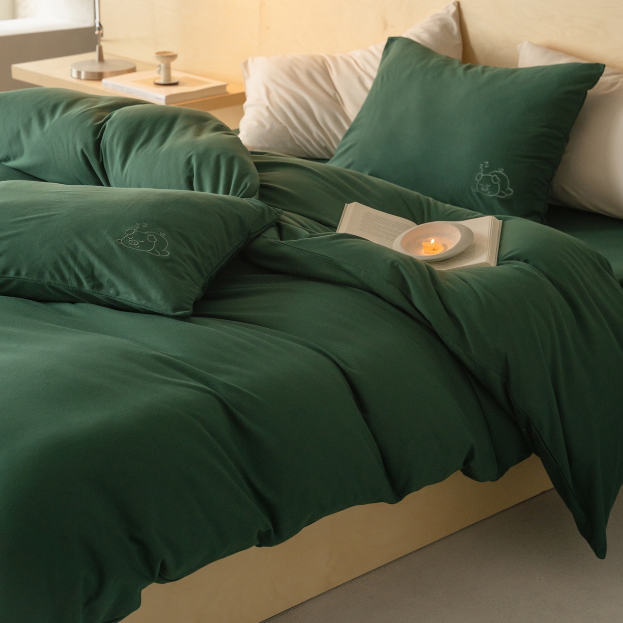 91家纺网 家纺一手货源 找家纺 华超针织 2026新款全棉天竺棉针织刺绣四件套-猪事顺利 猪事顺利-墨绿