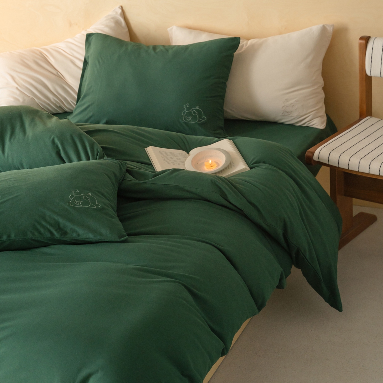 91家纺网 家纺一手货源 找家纺 华超针织 2026新款全棉天竺棉针织刺绣四件套-猪事顺利 猪事顺利-墨绿