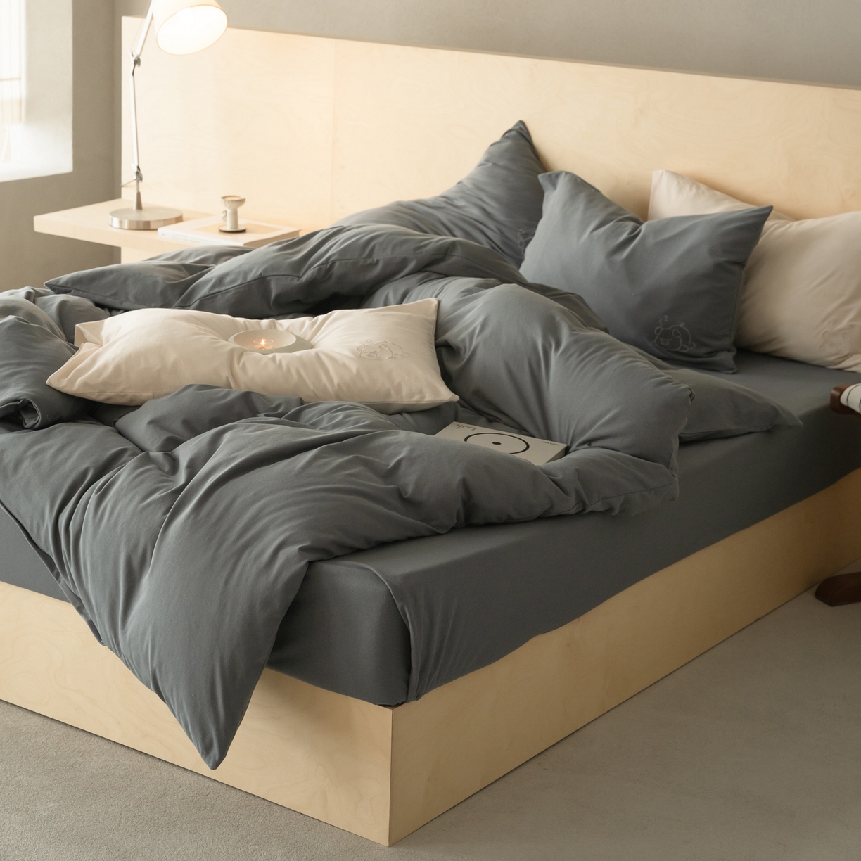 91家纺网 家纺一手货源 找家纺 华超针织 2026新款全棉天竺棉针织刺绣四件套-猪事顺利 猪事顺利-深灰