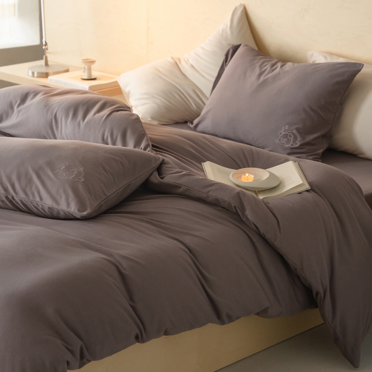 91家纺网 家纺一手货源 找家纺 华超针织 2026新款全棉天竺棉针织刺绣四件套-猪事顺利 猪事顺利-藕色