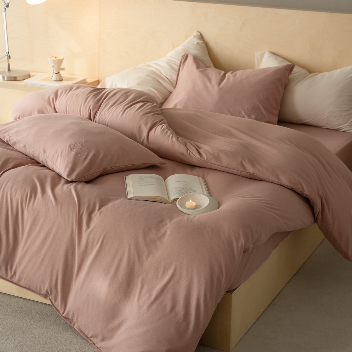 91家纺网 家纺一手货源 找家纺 华超针织 2026新款全棉天竺棉针织刺绣四件套-猪事顺利 猪事顺利-紫粉