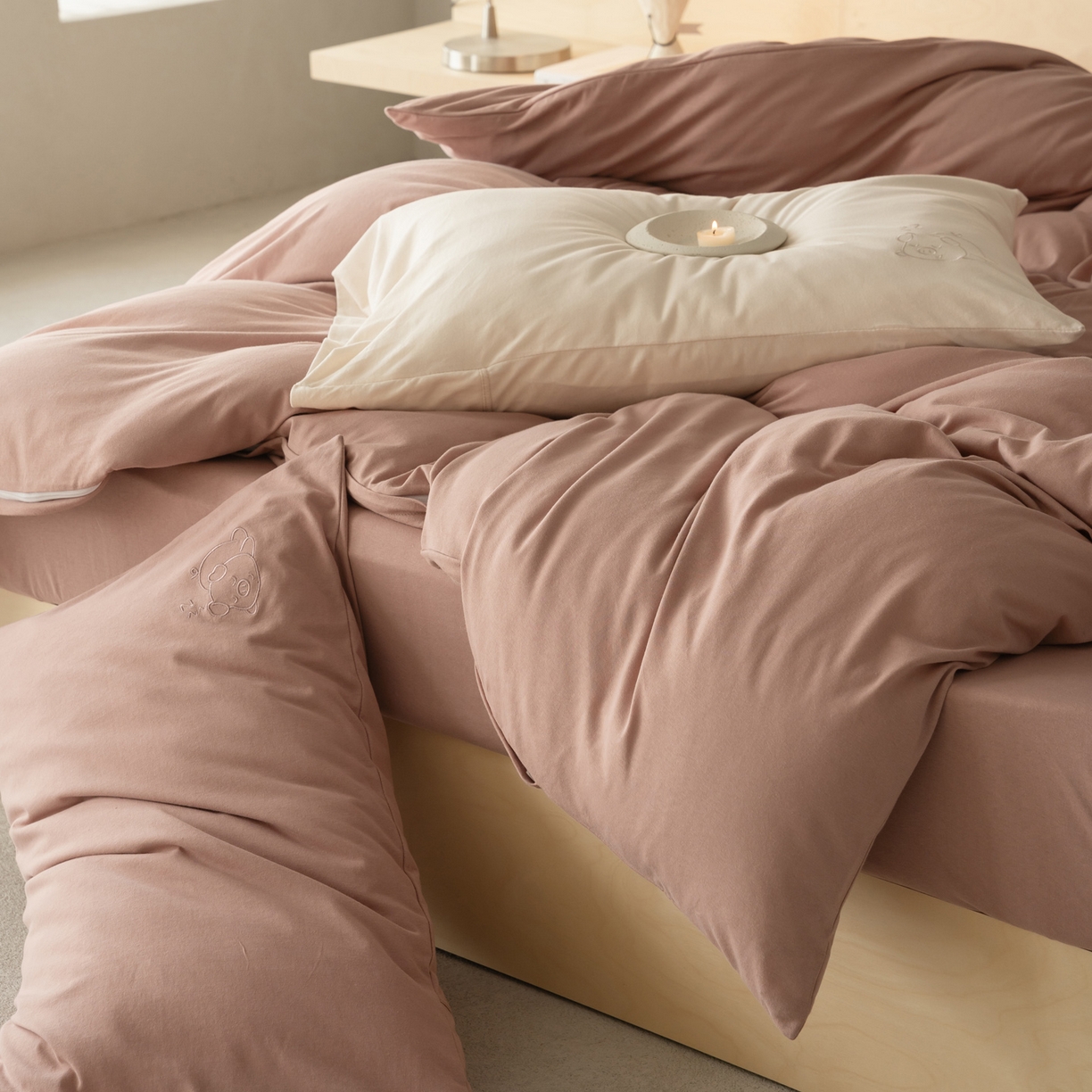 91家纺网 家纺一手货源 找家纺 华超针织 2026新款全棉天竺棉针织刺绣四件套-猪事顺利 猪事顺利-紫粉