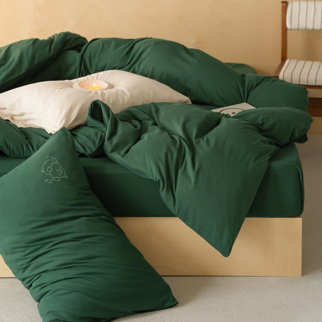 91家纺网 家纺一手货源 找家纺 华超针织 2026新款全棉天竺棉针织刺绣四件套-猪事顺利 猪事顺利-墨绿