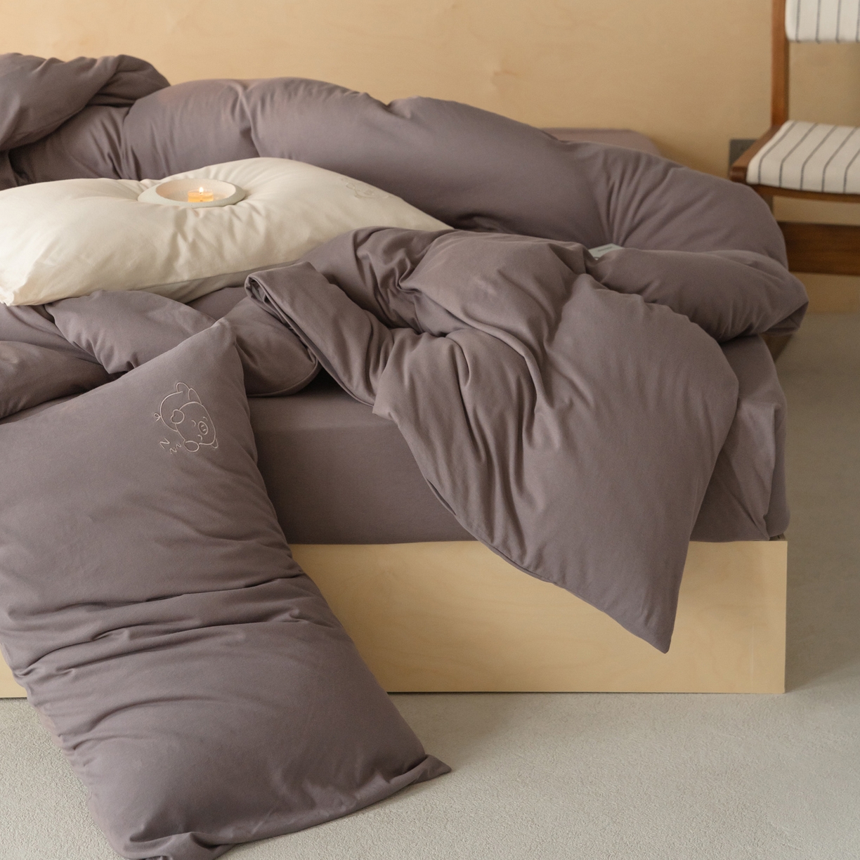 91家纺网 家纺一手货源 找家纺 华超针织 2026新款全棉天竺棉针织刺绣四件套-猪事顺利 猪事顺利-藕色