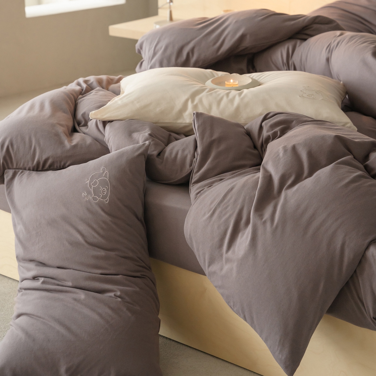 91家纺网 家纺一手货源 找家纺 华超针织 2026新款全棉天竺棉针织刺绣四件套-猪事顺利 猪事顺利-藕色