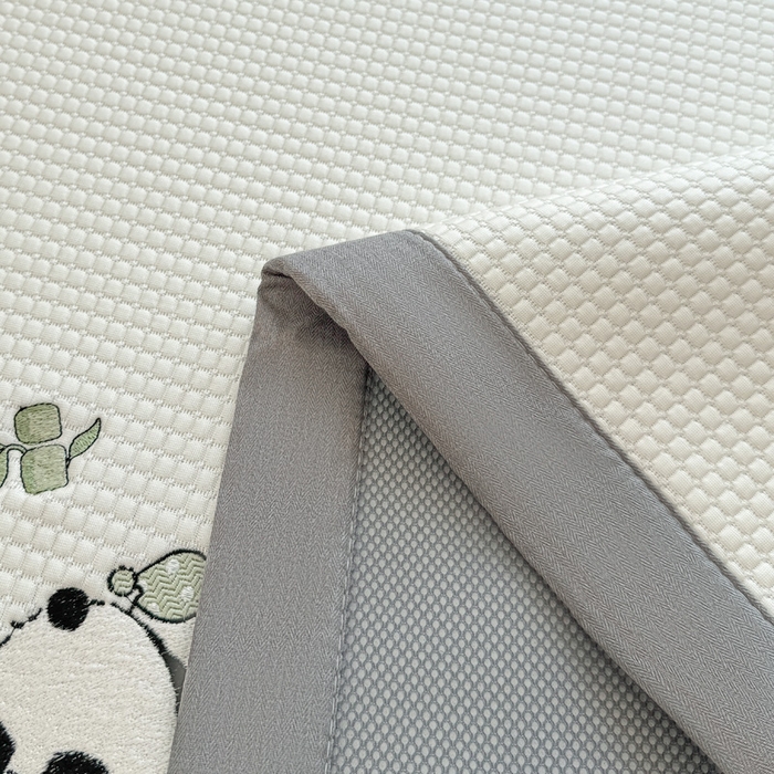 91家纺网 家纺一手货源 找家纺 凯罗 2026新款华夫格凉泡泡绣花凉席席子-床席款 奶熊兜兜