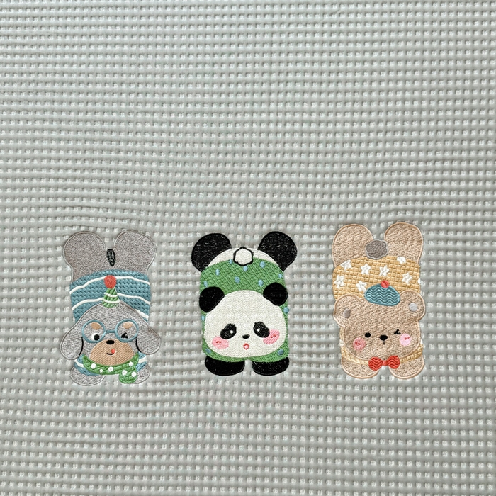 91家纺网 家纺一手货源 找家纺 凯罗 2026新款华夫格凉泡泡绣花凉席席子-床笠款 一起发个呆