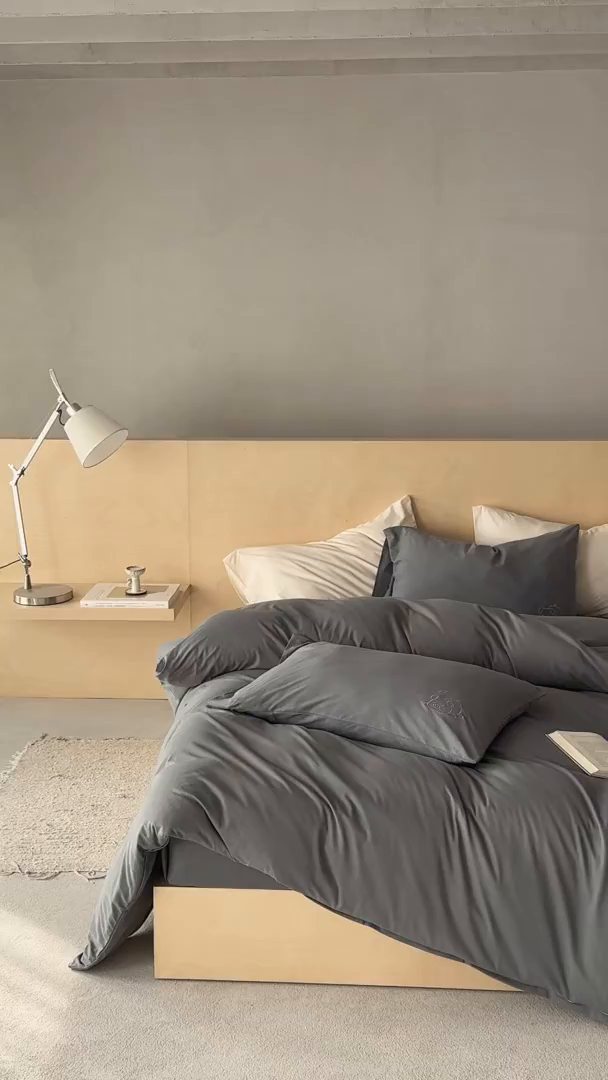 91家纺网 家纺一手货源 找家纺 华超针织 2026新款全棉天竺棉针织刺绣四件套-猪事顺利 猪事顺利-深灰