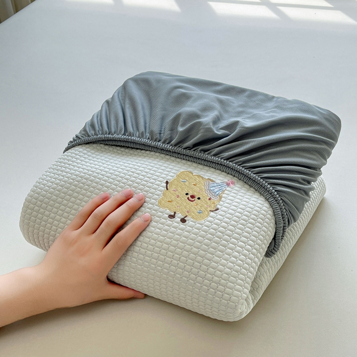 91家纺网 家纺一手货源 找家纺 凯罗 2026新款华夫格凉泡泡绣花凉席席子-床笠款 饼干家族