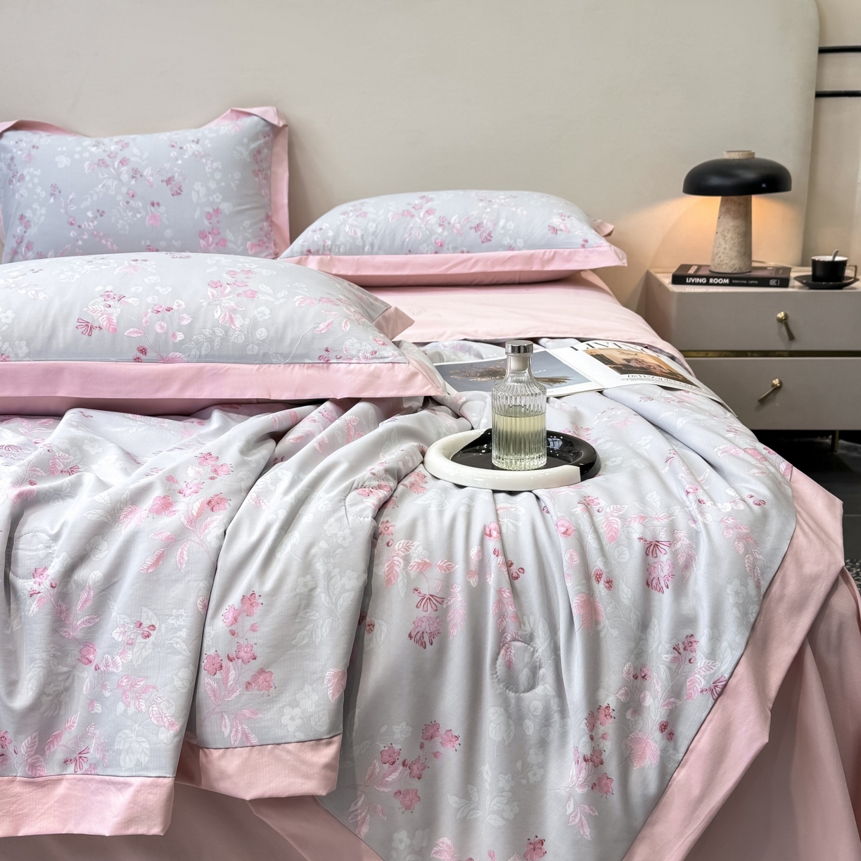 91家纺网 家纺一手货源 找家纺 归属 2026新款凉感天丝棉夏被夏凉被空调被夏被四件套系列 花田错