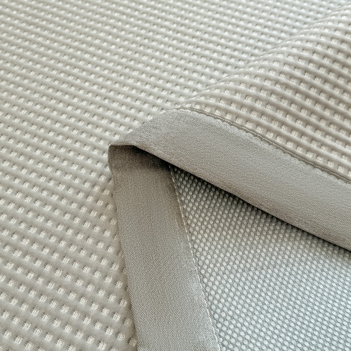 91家纺网 家纺一手货源 找家纺 凯罗 2026新款华夫格凉泡泡绣花凉席席子-床席款 一起发个呆