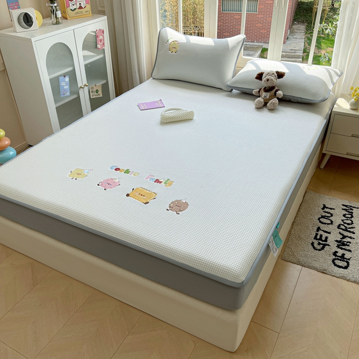 91家纺网 家纺一手货源 找家纺 凯罗 2026新款华夫格凉泡泡绣花凉席席子-床笠款 饼干家族