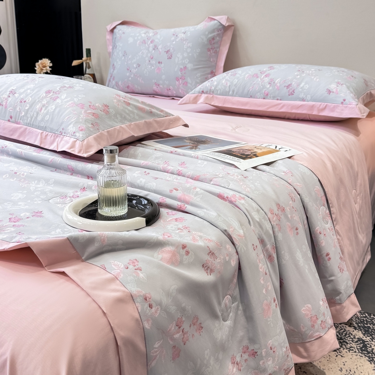 91家纺网 家纺一手货源 找家纺 归属 2026新款凉感天丝棉夏被夏凉被空调被夏被四件套系列 花田错
