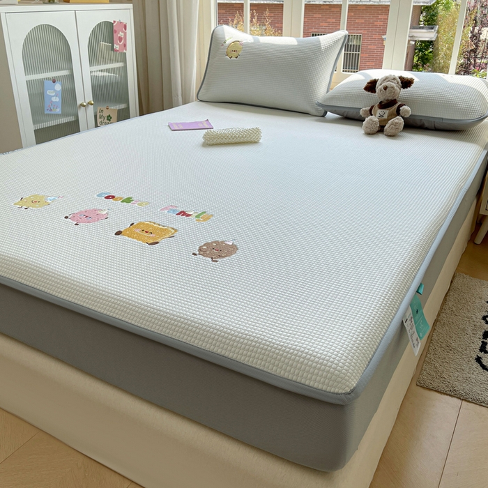 91家纺网 家纺一手货源 找家纺 凯罗 2026新款华夫格凉泡泡绣花凉席席子-床笠款 饼干家族