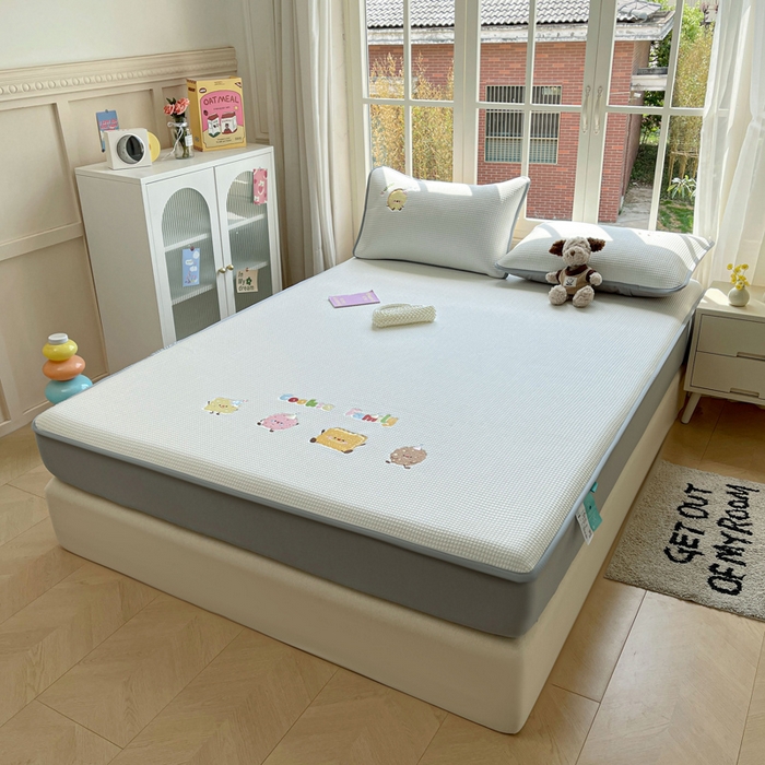 91家纺网 家纺一手货源 找家纺 凯罗 2026新款华夫格凉泡泡绣花凉席席子-床笠款 饼干家族