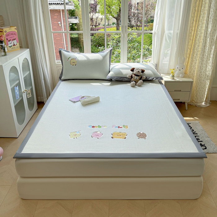 91家纺网 家纺一手货源 找家纺 凯罗 2026新款华夫格凉泡泡绣花凉席席子-床席款 饼干家族