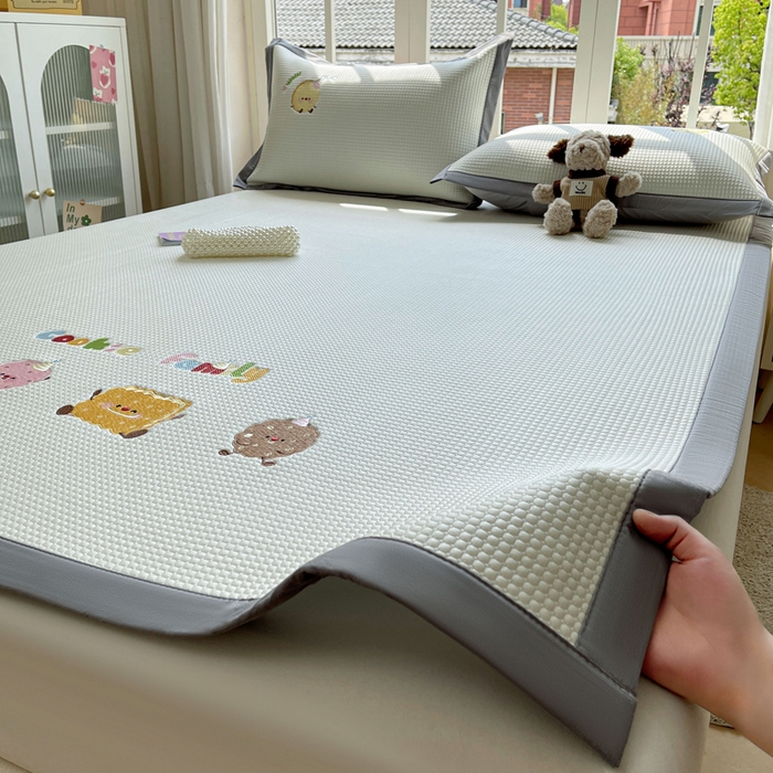 91家纺网 家纺一手货源 找家纺 凯罗 2026新款华夫格凉泡泡绣花凉席席子-床席款 饼干家族