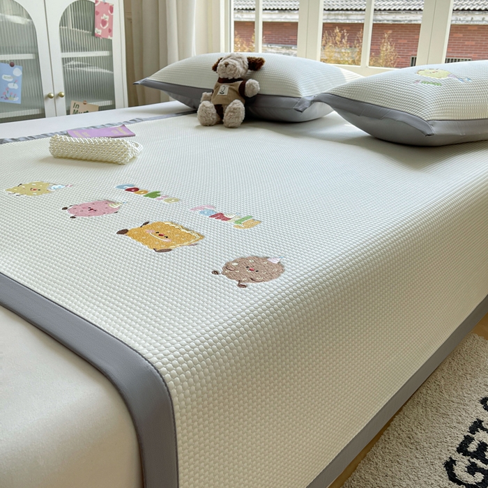 91家纺网 家纺一手货源 找家纺 凯罗 2026新款华夫格凉泡泡绣花凉席席子-床席款 饼干家族