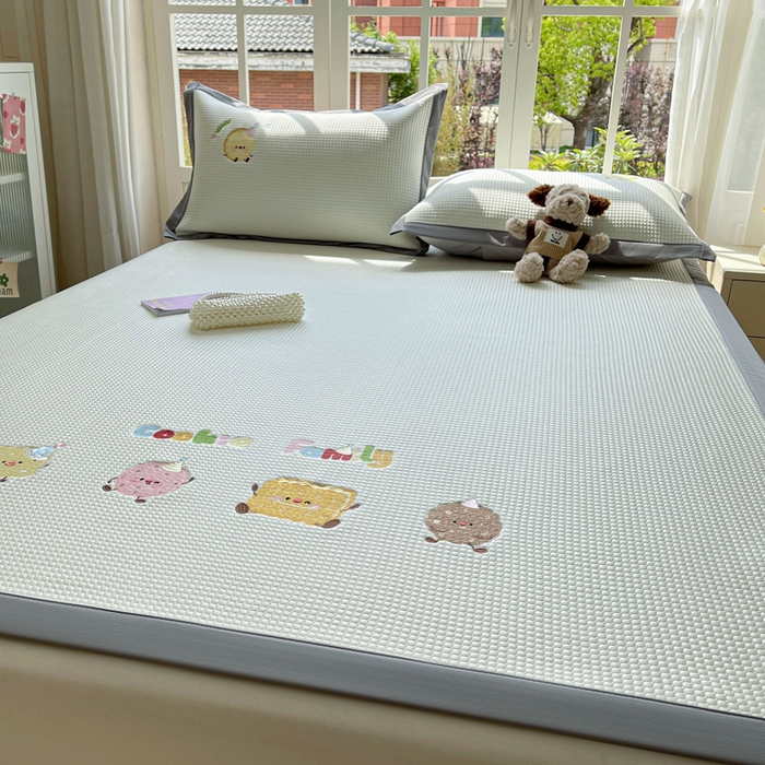 91家纺网 家纺一手货源 找家纺 凯罗 2026新款华夫格凉泡泡绣花凉席席子-床席款 饼干家族