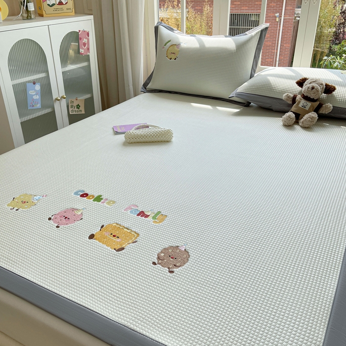 91家纺网 家纺一手货源 找家纺 凯罗 2026新款华夫格凉泡泡绣花凉席席子-床席款 饼干家族