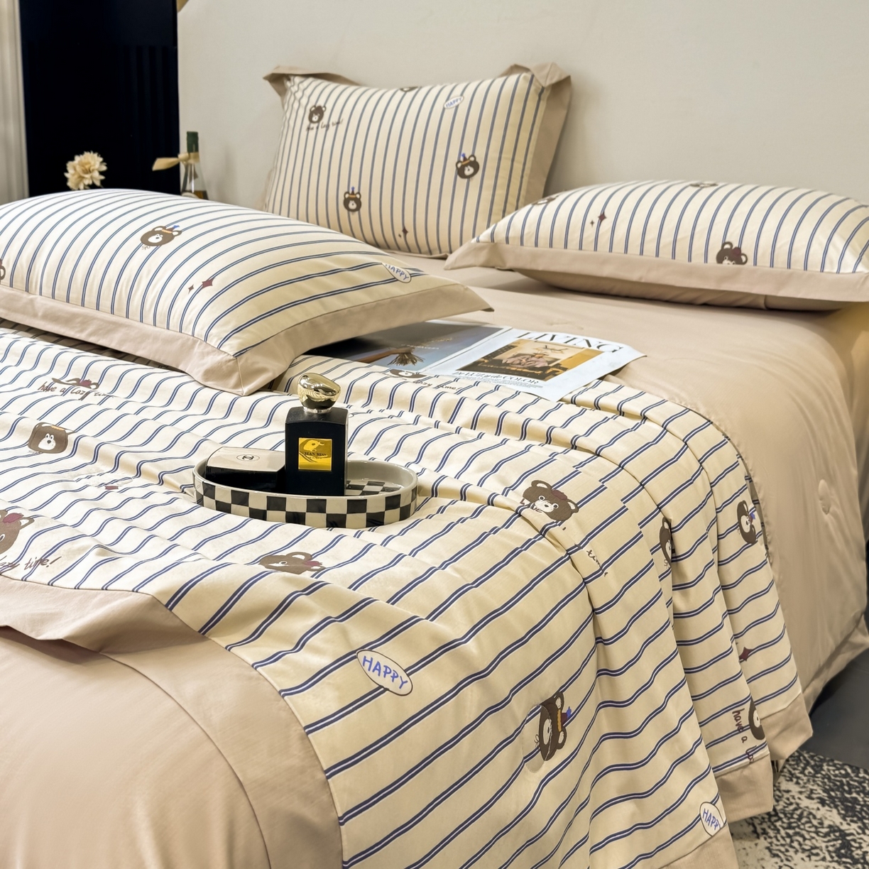 91家纺网 家纺一手货源 找家纺 归属 2026新款凉感天丝棉夏被夏凉被空调被夏被四件套系列 开心熊