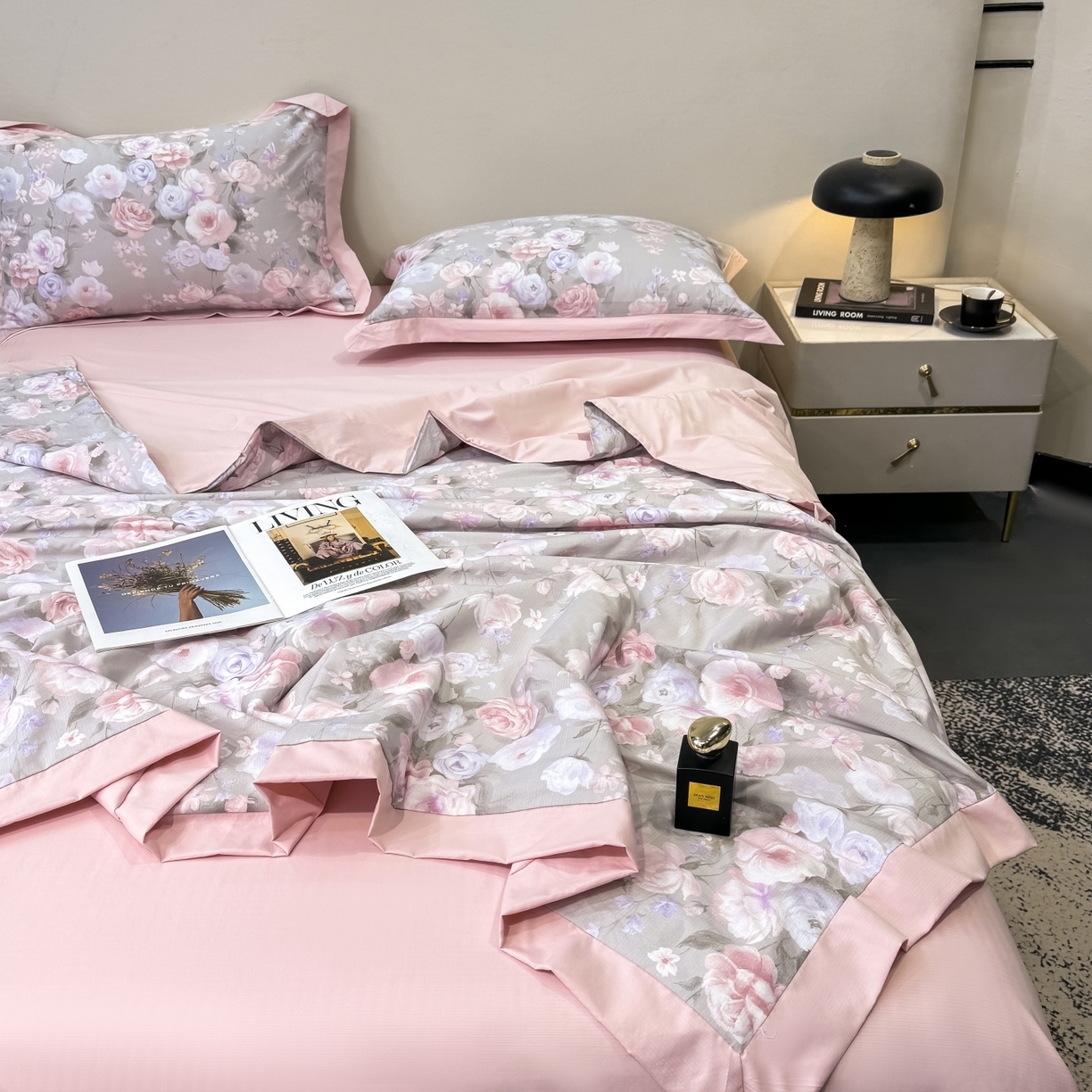 91家纺网 家纺一手货源 找家纺 归属 2026新款凉感天丝棉夏被夏凉被空调被夏被四件套系列 莫奈花（灰）