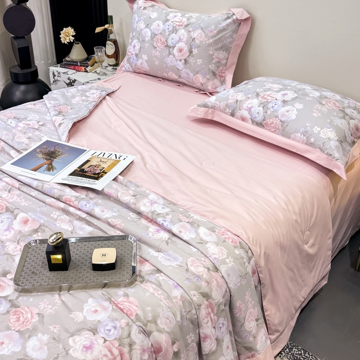 91家纺网 家纺一手货源 找家纺 归属 2026新款凉感天丝棉夏被夏凉被空调被夏被四件套系列 莫奈花（灰）